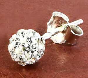 Strieborná náušnica