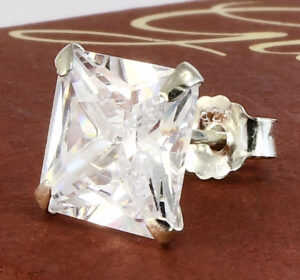 Strieborná náušnica